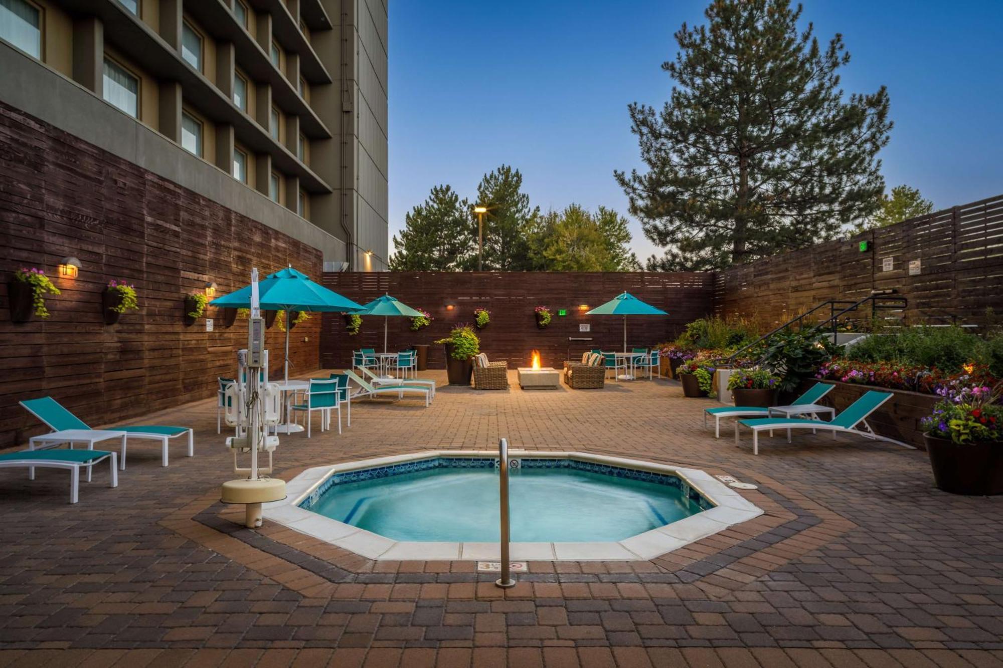 Doubletree By Hilton Hotel DEN Exterior foto
